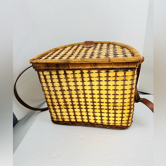 Vintage Vertical Picnic Basket With Floral Cloth Lining and leather strap - Picture 6 of 10